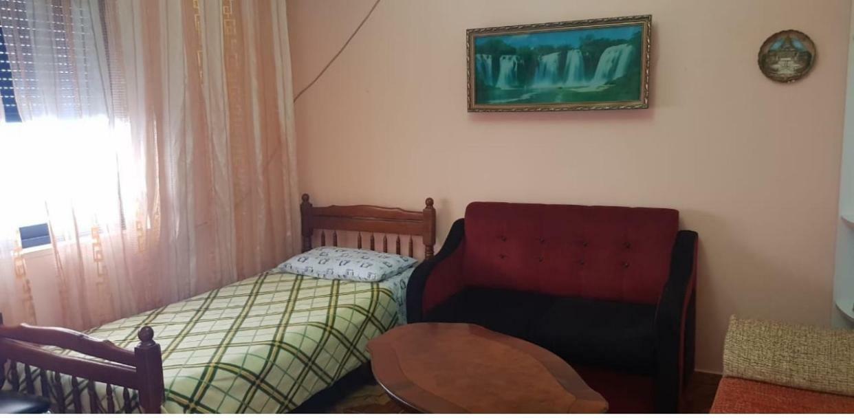 Garsoniere Me Qera Gasthuis Durrës